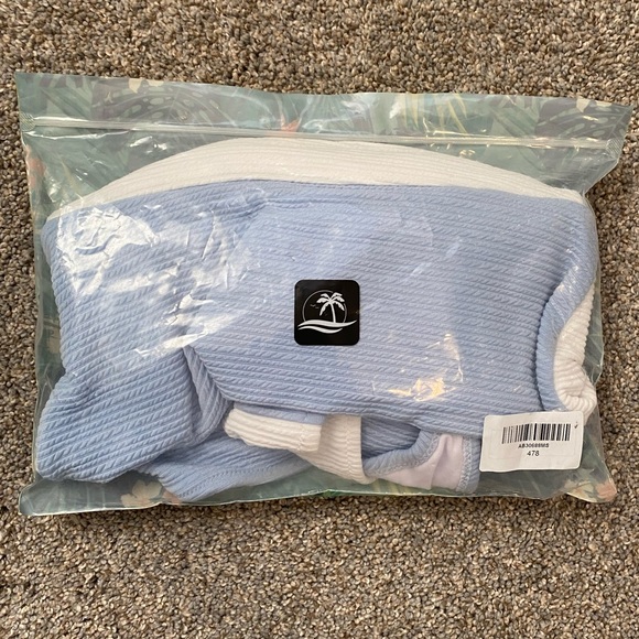 NWT Cupshe Blue and White One Shoulder Swimsuit - Picture 4 of 6